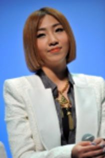 thumb_146549449~0 - 2ne1 korea 1