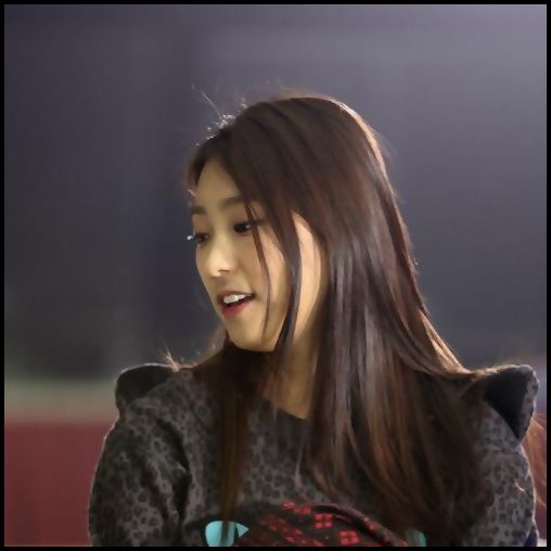 . Daa..daa.:| :))..*se aseaza pe fotoliu* Unde mergi oppa ?;3