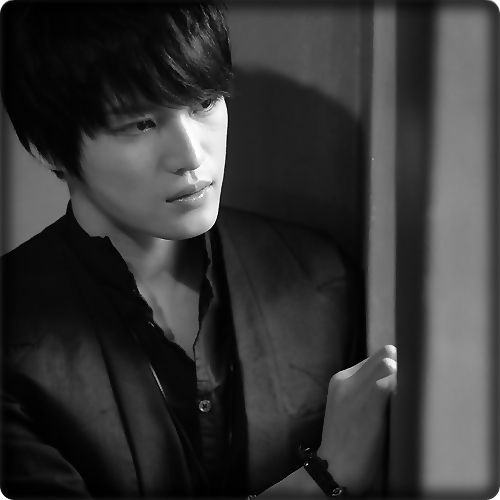 << ..|o prinde de mana| ..Esti suparata.. Imi ascunzi asta.. Cu ce motiv? .. - l - x - Episodul 06 - x - l