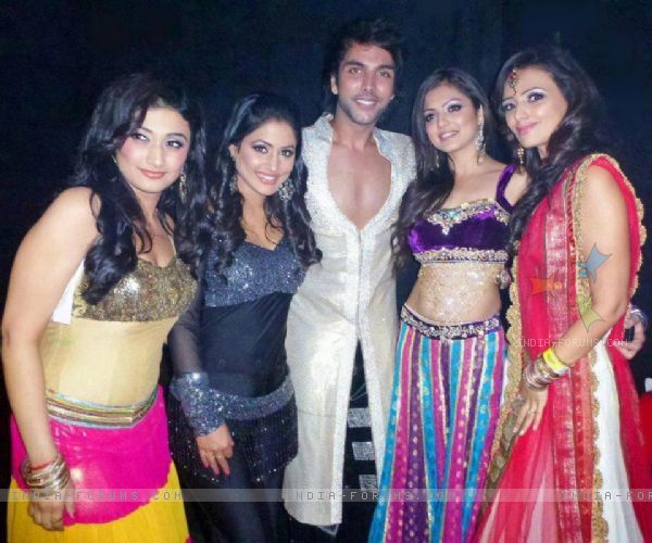 191592-drashti-dhami-ragini-khanna-hina-khan-roshni-chopra-karan - HINA _PARUL_SARA_ANKHITA etc