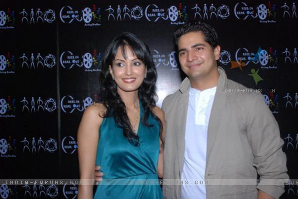 157085-karan-mehra-and-nisha-rawal - KARAN MEHRA si sotia lui NISHA RAWAL