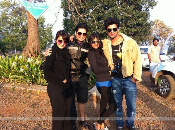 199613-kushal-nia-karan-mehra-his-wife-nisha-rawat