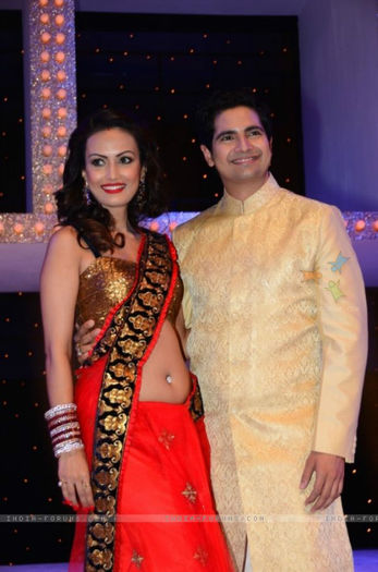 249089-karan-mehra-with-wife-nisha-rawal-at-nach-baliye-5