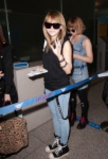 CL - 2NE1 IN FIECARE ZI 2