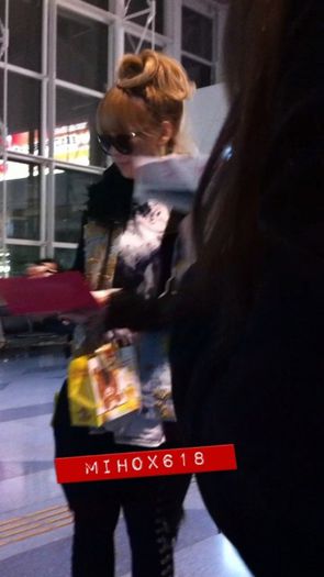 HANDA AIROPORT - 2ne1 korea 1