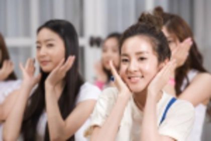 thumb_404293_281149635271984_210960618957553_727287_205439850_n - 2NE1 IN FIECARE ZI 2