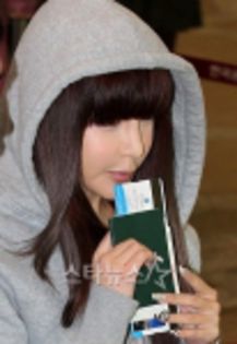 t b - 2NE1 IN FIECARE ZI 2