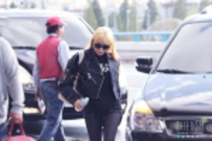 the bom - 2NE1 IN FIECARE ZI 2