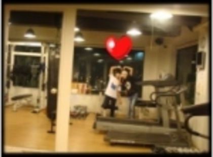 g - 2NE1 IN FIECARE ZI 2