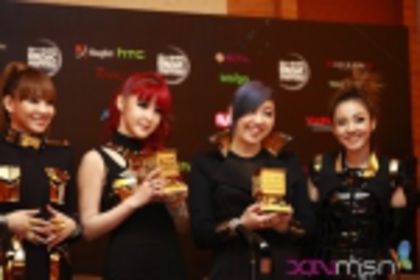 aparitii 2ne1