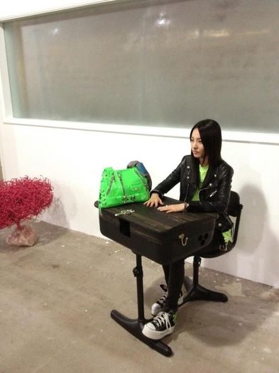 dara 23 - 2NE1 IN FIECARE ZI 2