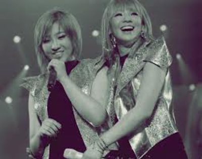 pf - 2NE1 IN FIECARE ZI 2