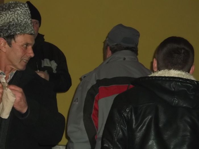 MAAA, MAI STATI SI CU FATA .... MAAA, MAI STATI SI CU FATA ....