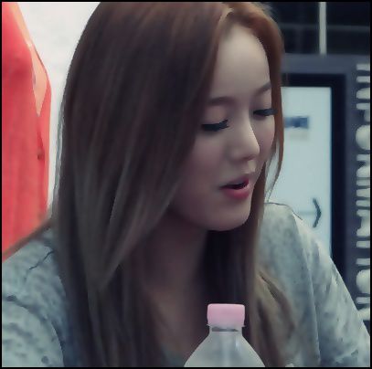 .x.Yaa.!! Tu ai de facut curat sus;Bye Hwa.. | il ia de urechi ; pleaca sus cu el |