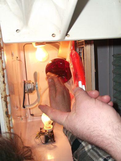 ACOLO-I VENTILATORUL...SI...