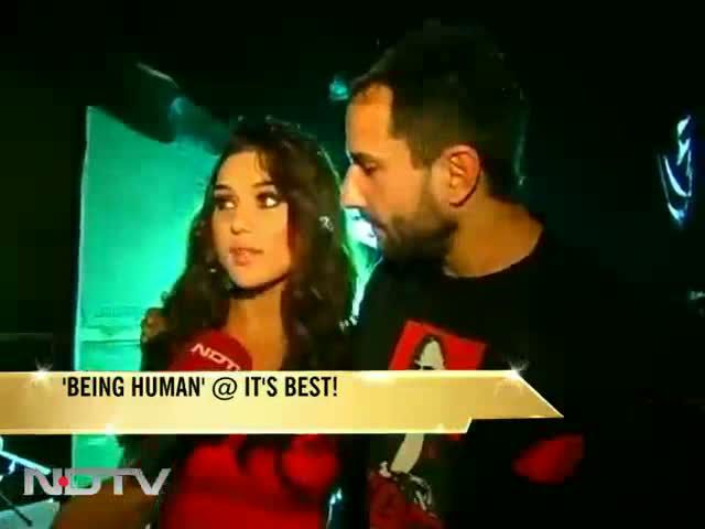 Preity Goes Gaga Over Saif s Look _ 480 p (18)