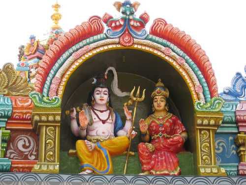 Shiva si Parvati_; Bangalore. Templul lui Shiva
