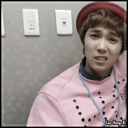 ~> ..Zi`mi ca alea.. (aratand spre foile din mana lui) ..Nu sunt de la CUBE.. (se pune pe scaun).. ~> ..Zi`mi ca alea.. (aratand spre foile din mana lui) ..Nu sunt de la CUBE.. (se pune pe scaun)..