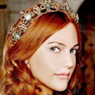 11 - Meryem Uzerli