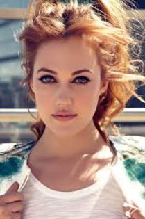 12 - Meryem Uzerli