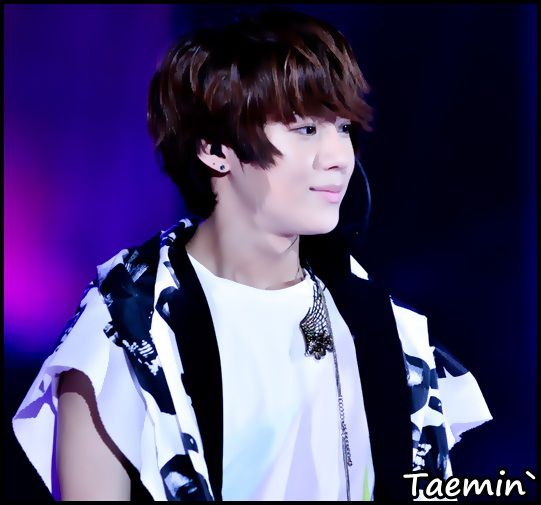 x. *intră cu mâinile la spate* Mm..*se duce la ea* Ce s-a întâmplat? :o3 :-s - 0 - 1 SALON l 001 l HwaYoung