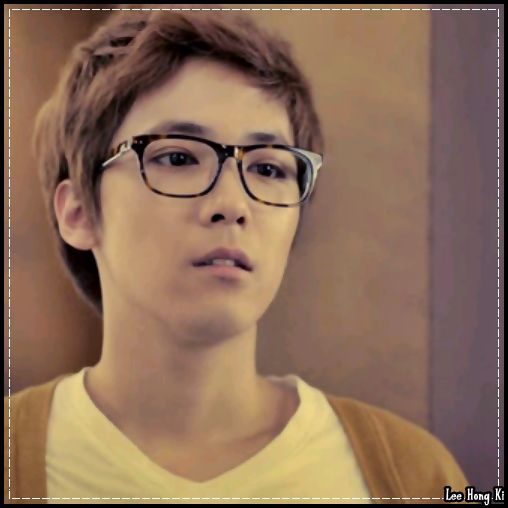 ~> ..(intra) ..Yaaa..Hyun .. unde esti? :| ..