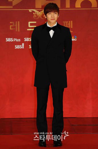 ji chang wook - k - Actrite in rochii de gala