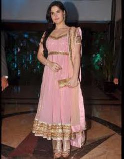 imagesCAMDLCAR - ZARINE KHAN 1