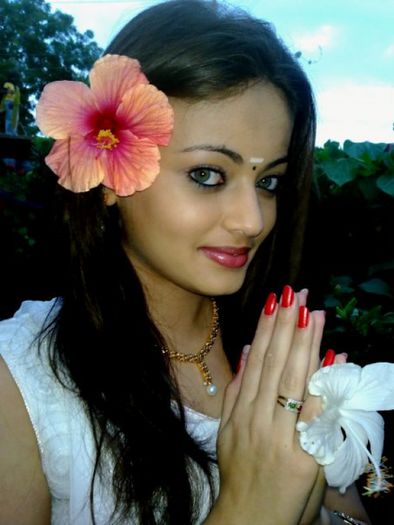 Sneha Ullal 2012 Twitter Photos (1)