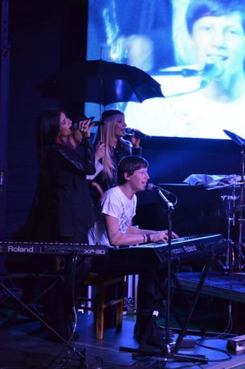 69609_496153320428016_2129784493_n