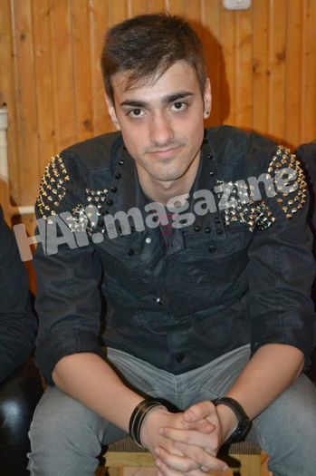 295445_483482775022359_547789856_n