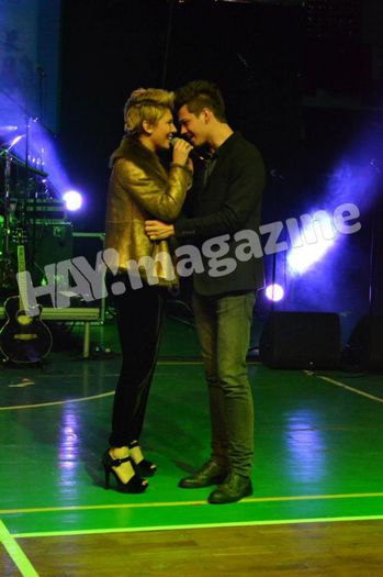 374263_483519938351976_266392390_n