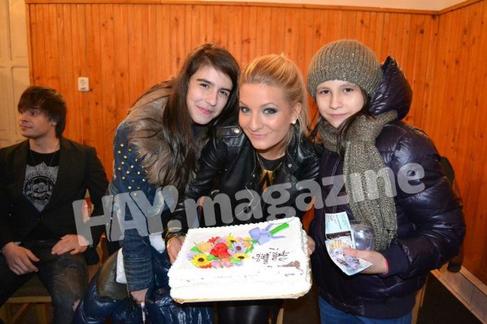 528948_483481785022458_1735333974_n