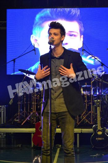 598712_483520215018615_600772662_n