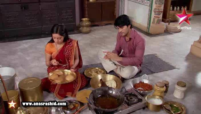 577972_396047457096695_599091432_n - Diya Aur Baati Hum_Destine implinite