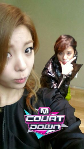 Ailee and Amber <3.