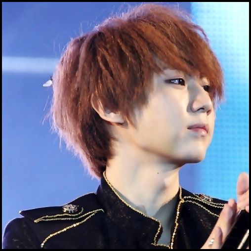 [(:] ..(arunca samburele`n cos; se intinde`n pat) ..