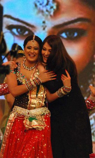  - Aishwarya And Shweta dance