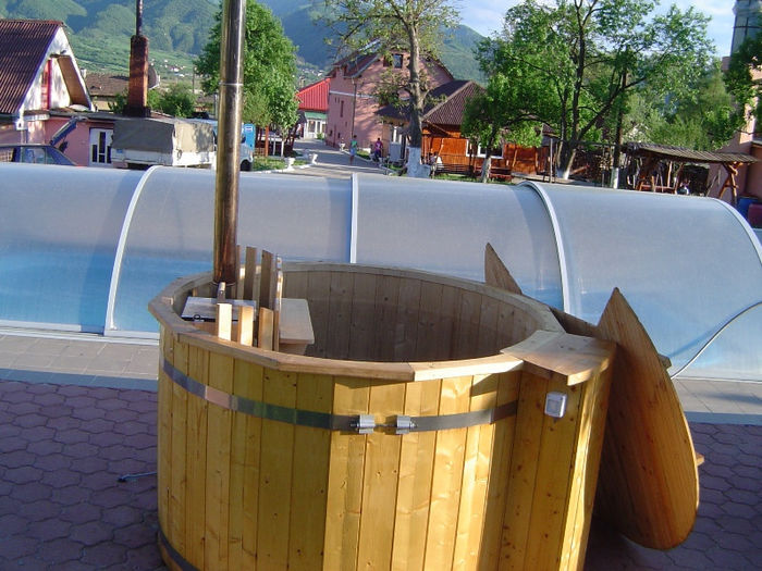 Hot tub - soba submersibila 6 - Ciubar din lemn pentru baie - hottub