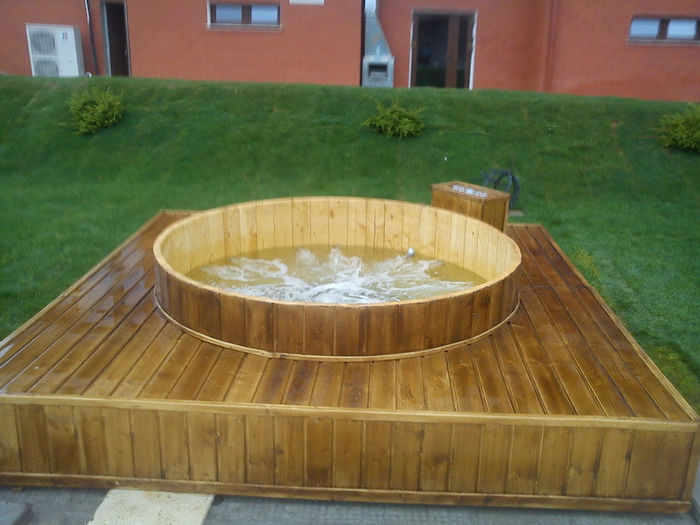 Hot tub - jacuzzi din lemn 5