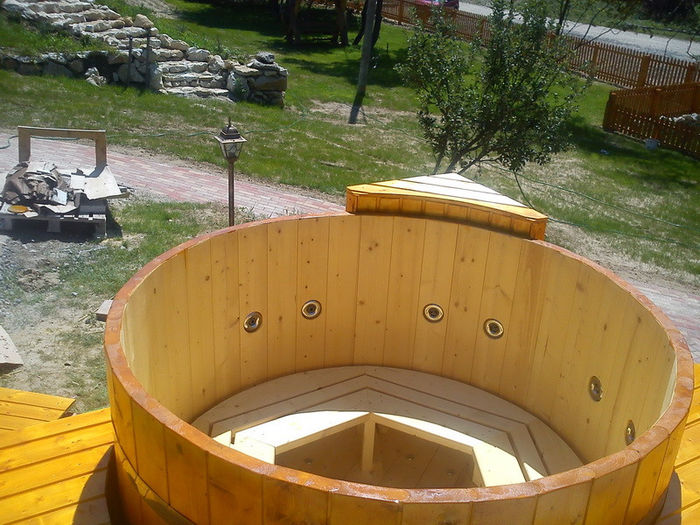 Hot tub - jacuzzi lemn 8 - JACUZZI din lemn  HOTTUB-SPA - ciubar