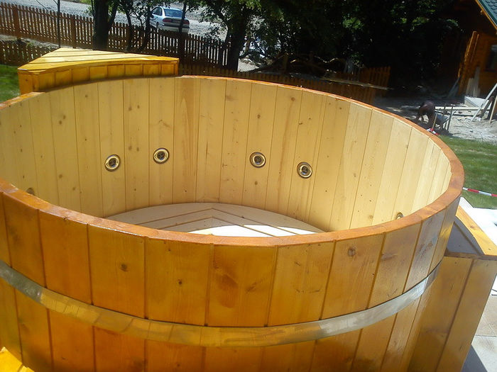 Hot tub - jacuzzi lemn 10 - JACUZZI din lemn  HOTTUB-SPA - ciubar