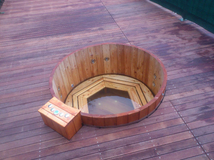 Jacuzzi  din lemn   terasa deck 2 - JACUZZI din lemn  HOTTUB-SPA - ciubar