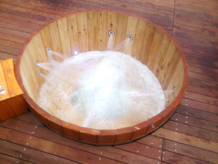 Jacuzzi  din lemn   terasa deck 8 - JACUZZI din lemn  HOTTUB-SPA - ciubar