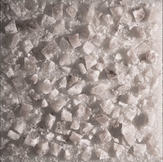 Perete din bulgari de sare aplicata - SALINA artificiala
