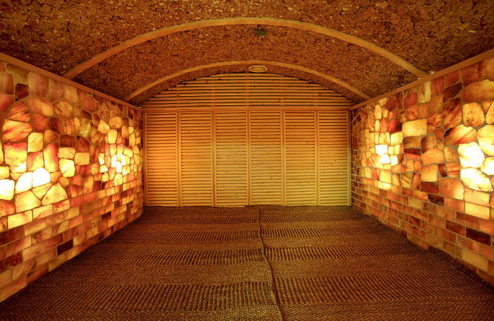 salina artificiala cu pereeti luminati