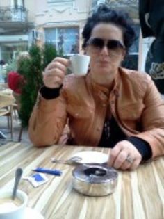 1353668462231; la o cafea..
