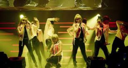 concert best - 2NE1 IN FIECARE ZI 2