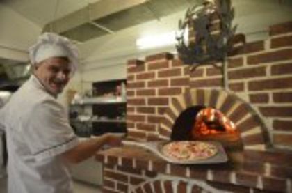 cluj13 - cuptor de  pizza in lucru