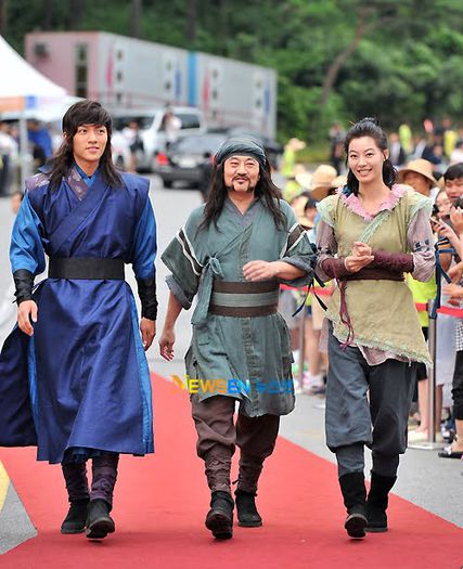 Warrior Baek Dong-soo Ji Chang-wook, Park Joon-gyoo and Yoon Soy